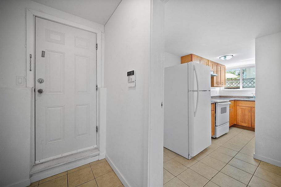 7238 Stirling Street Vancouver, BC - 16