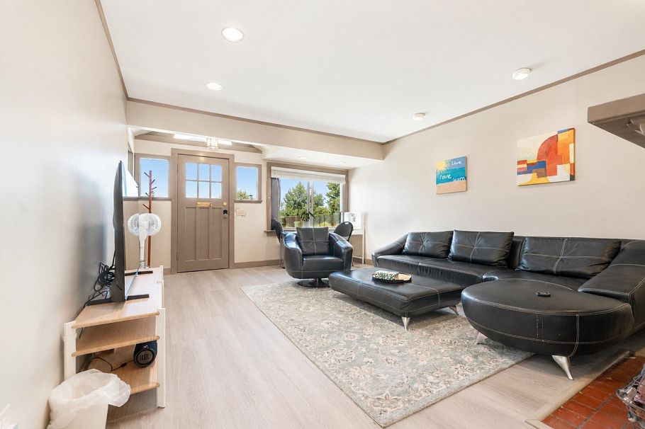 3870 W 17th Avenue Vancouver, BC - 4