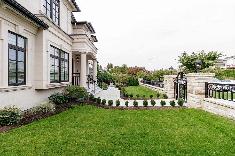 1196 W 48th Avenue Vancouver, BC - 2