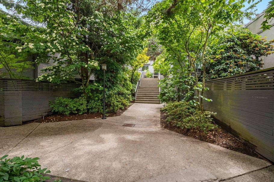 1330 W 7th Avenue Vancouver, BC - 33