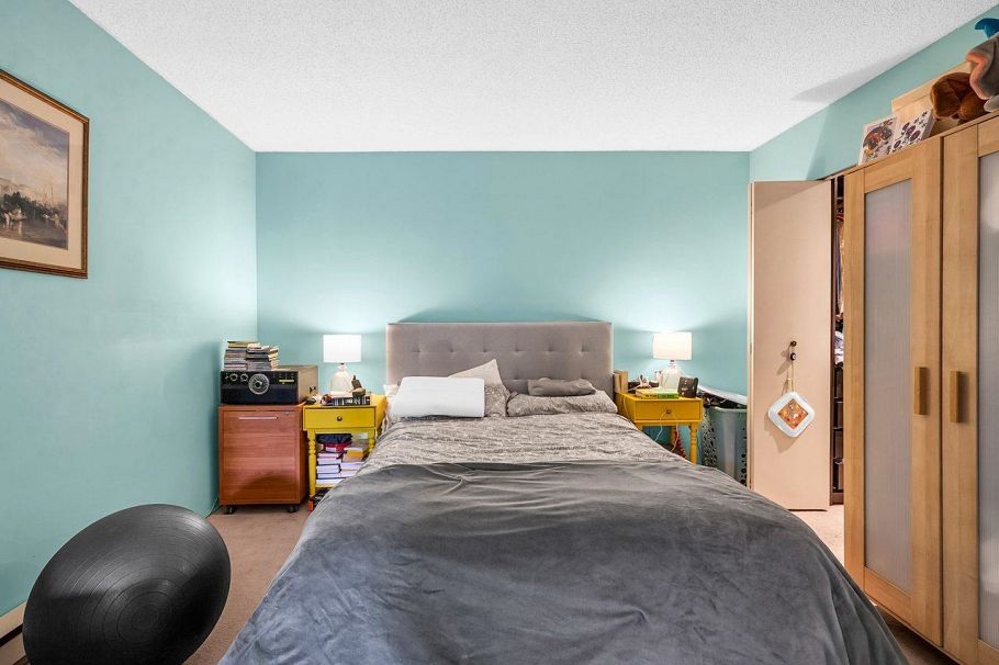 1330 W 7th Avenue Vancouver, BC - 9