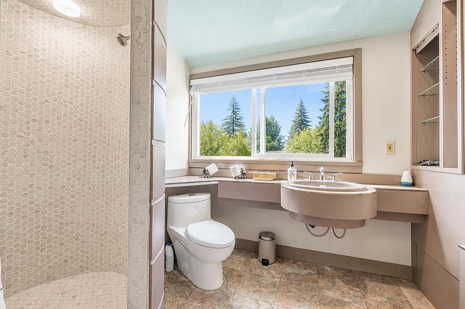 3870 W 17th Avenue Vancouver, BC - 11