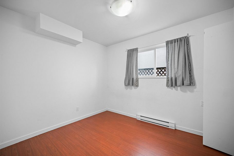 7238 Stirling Street Vancouver, BC - 20