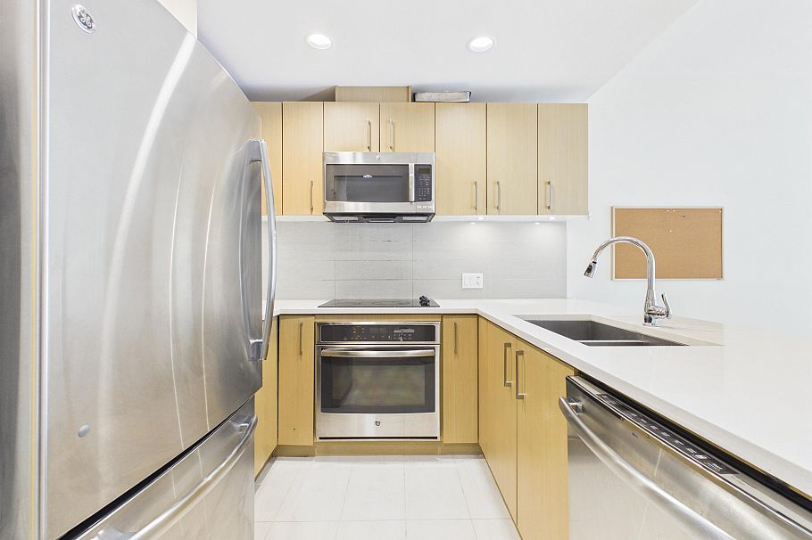 605 5981 Gray Avenue Vancouver, BC - 3