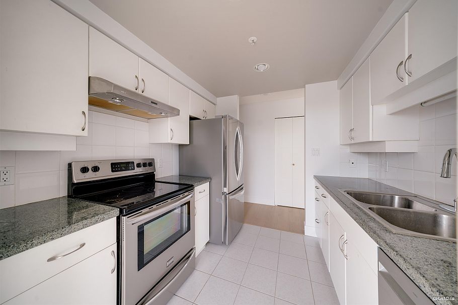 2206 1201 Marinaside Crescent Vancouver, BC - 16