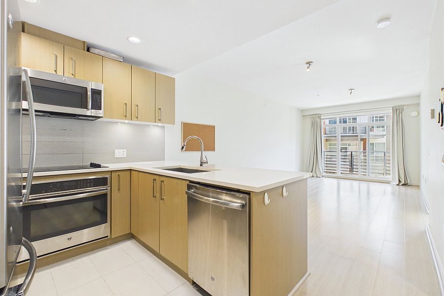 605 5981 Gray Avenue Vancouver, BC - 4