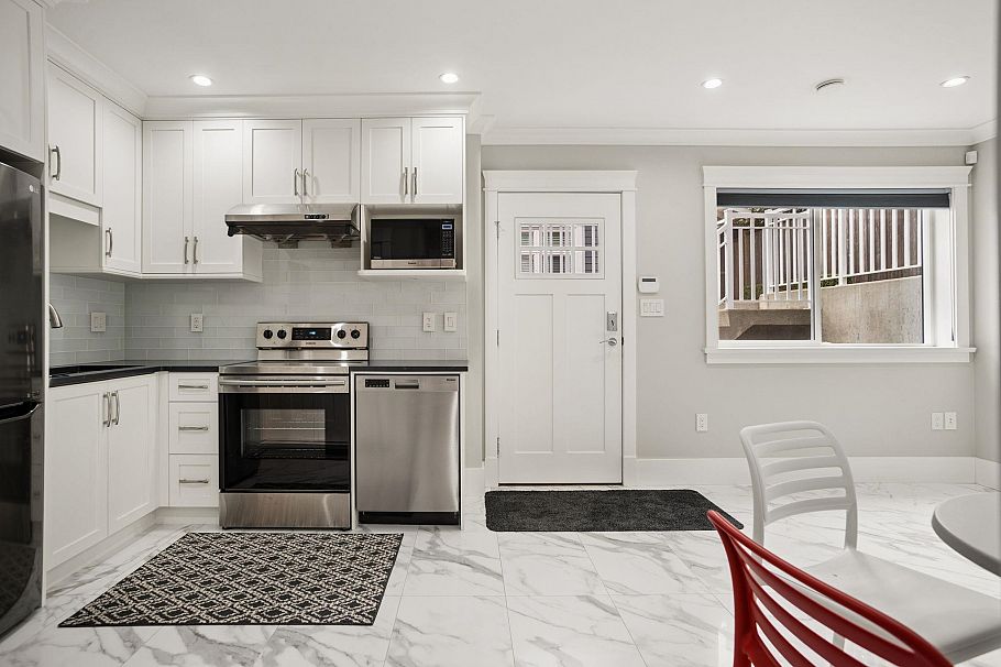 2011 W 36th Avenue Vancouver, BC - 27