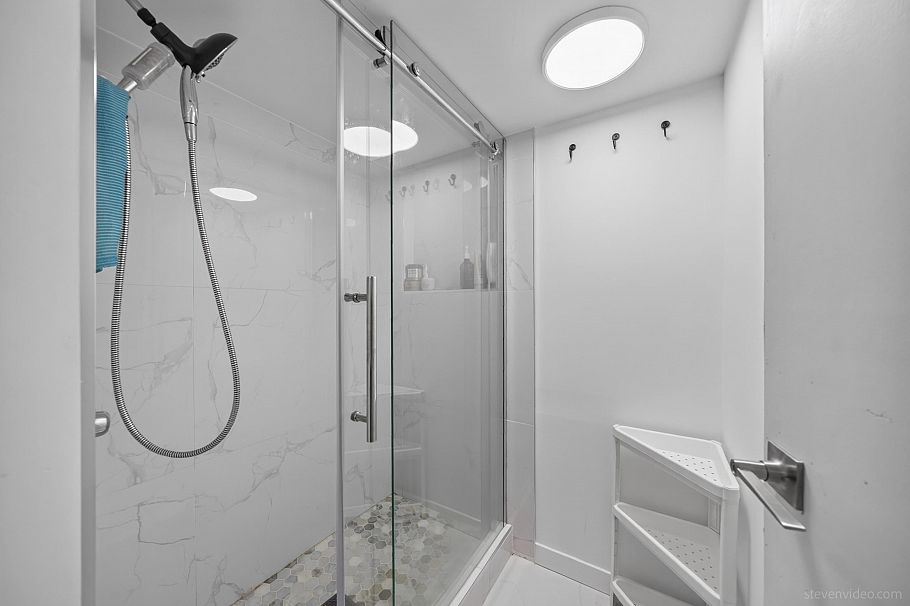 3884 W 20th Avenue Vancouver, BC - 23