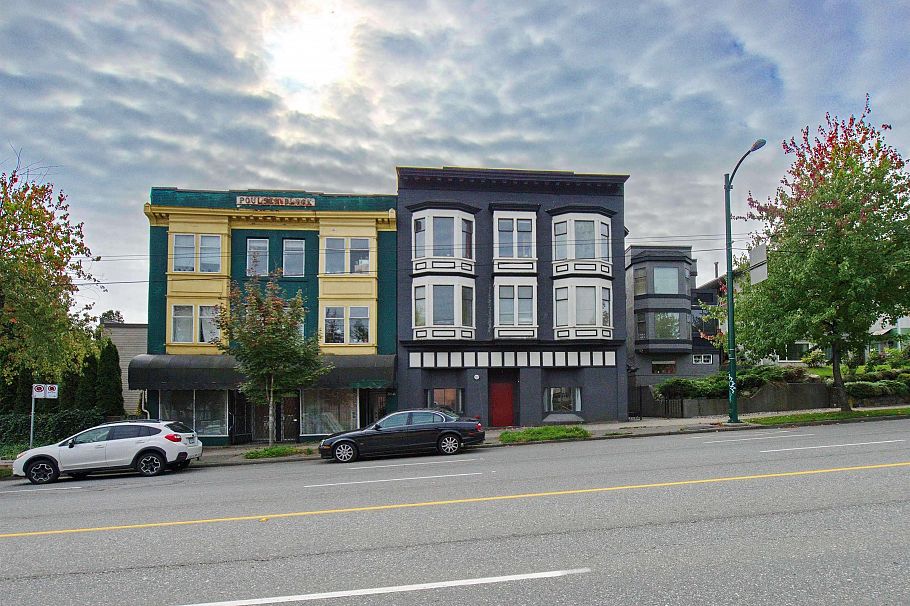 2 862 E Broadway Vancouver, BC - 1