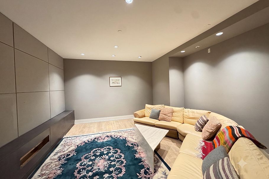 1028 W 58th Avenue Vancouver, BC - 9