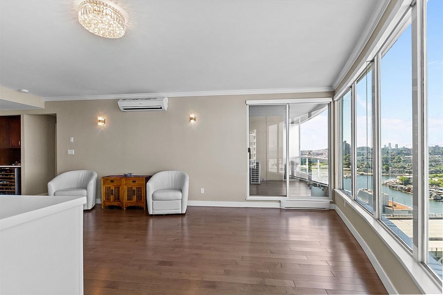 2302 1500 Howe Street Vancouver, BC - 4