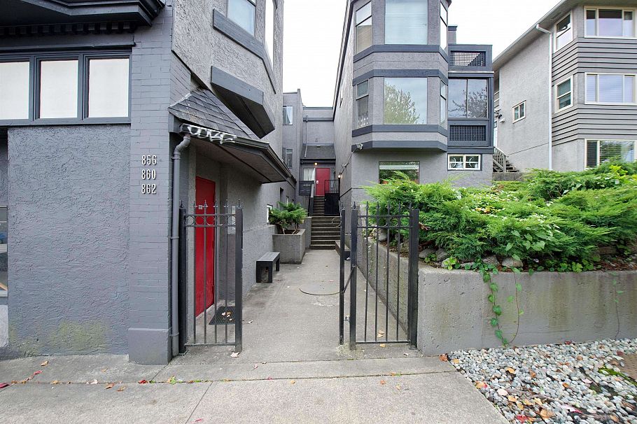 2 862 E Broadway Vancouver, BC - 3