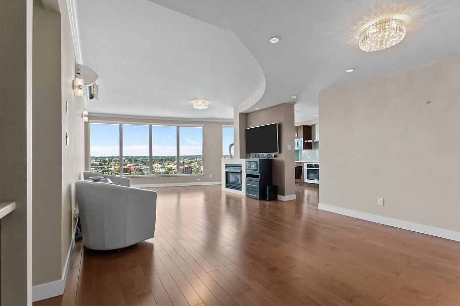 2302 1500 Howe Street Vancouver, BC - 3