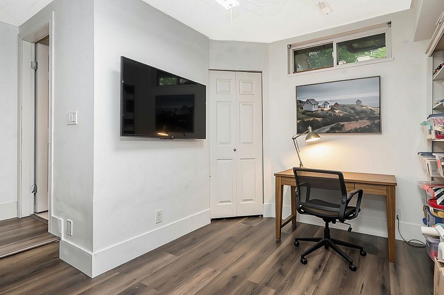2866 Sotao Avenue Vancouver, BC - 28