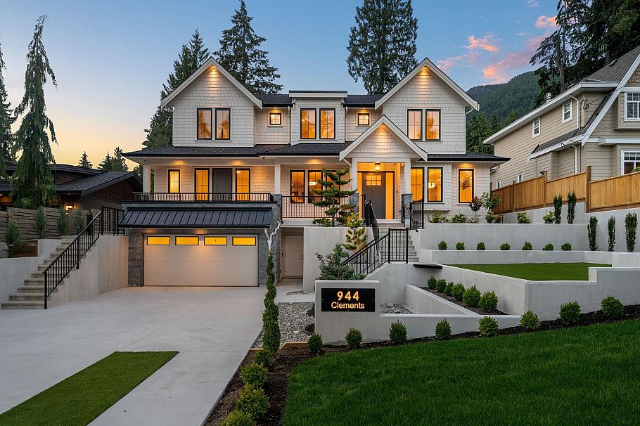 944 Clements Avenue North Vancouver, BC - 2
