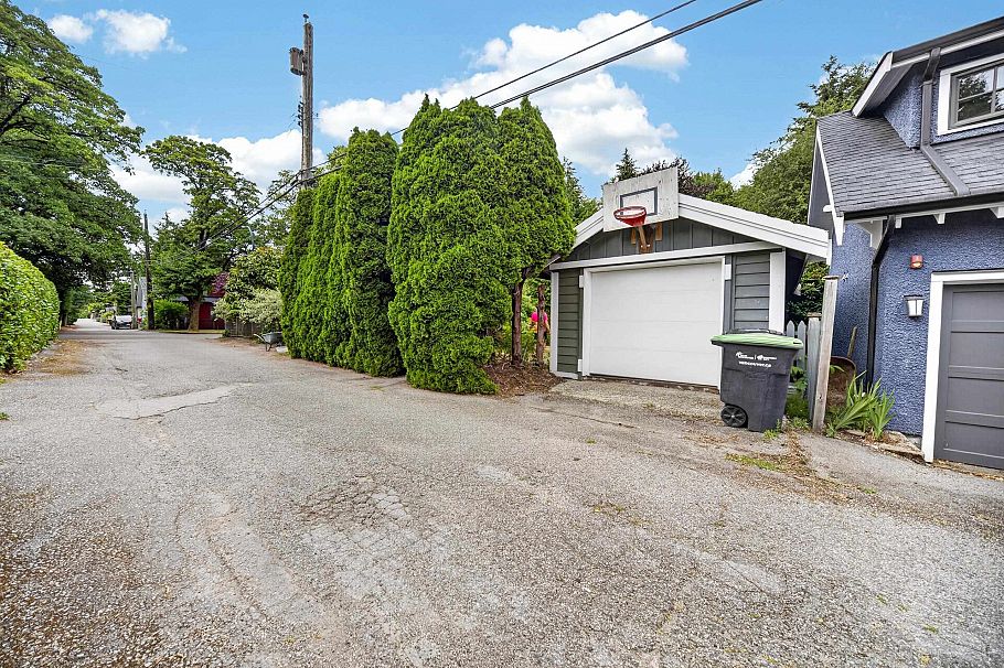 3884 W 20th Avenue Vancouver, BC - 25