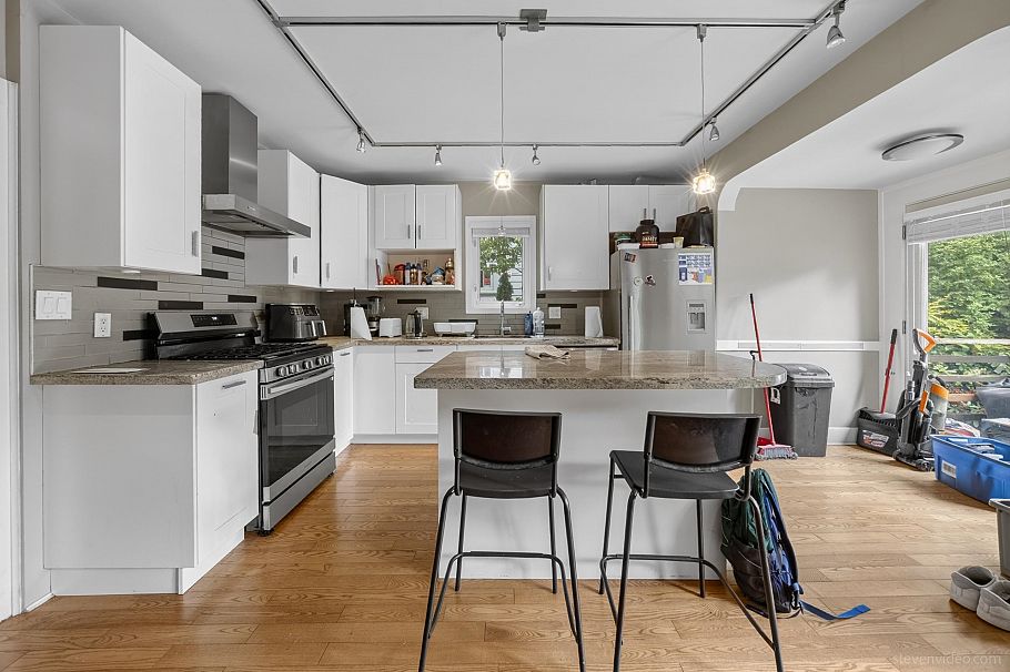 3884 W 20th Avenue Vancouver, BC - 4