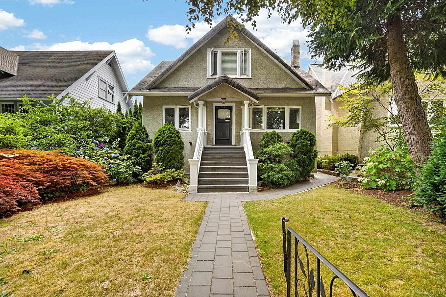 3884 W 20th Avenue Vancouver, BC - 38