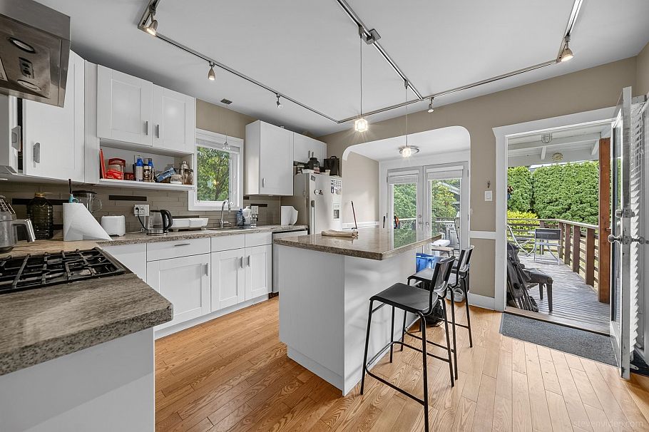 3884 W 20th Avenue Vancouver, BC - 3