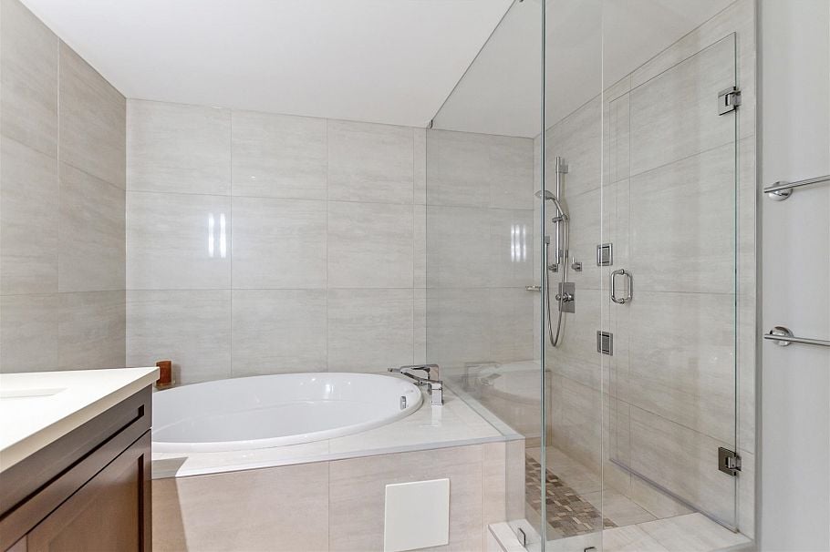 2302 1500 Howe Street Vancouver, BC - 11