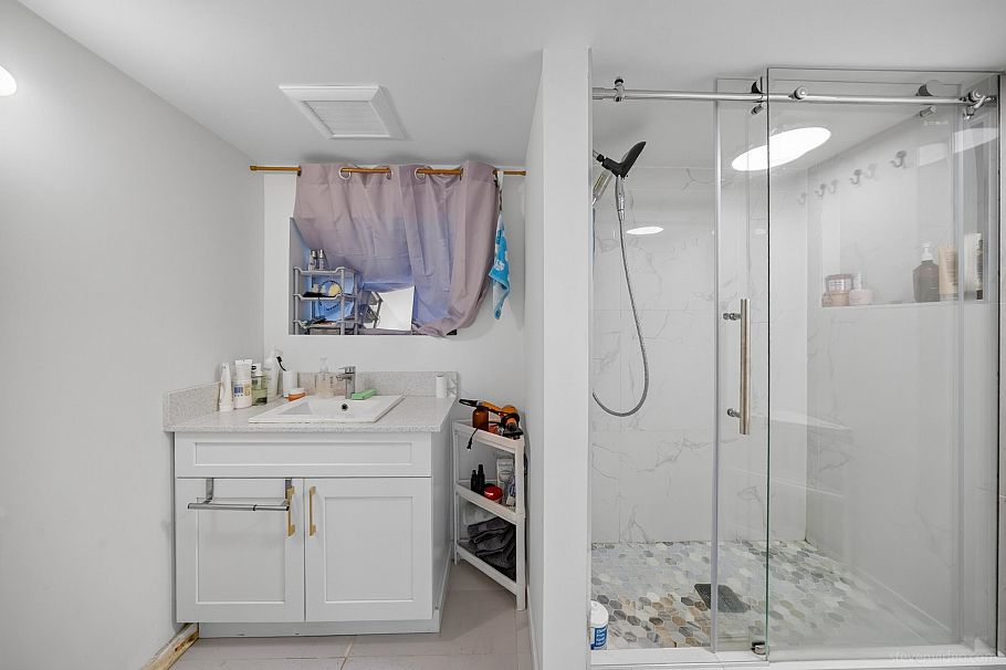 3884 W 20th Avenue Vancouver, BC - 31