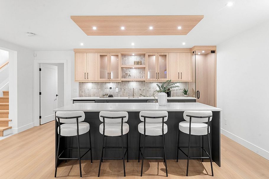 944 Clements Avenue North Vancouver, BC - 36