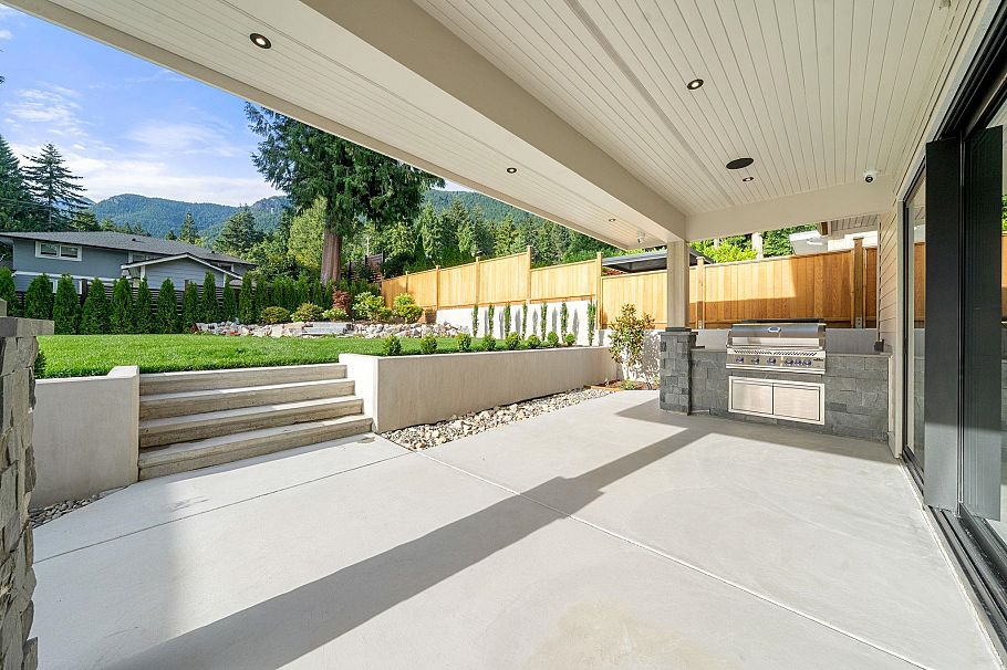944 Clements Avenue North Vancouver, BC - 9