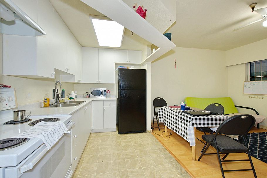 2 862 E Broadway Vancouver, BC - 22