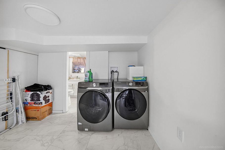 3884 W 20th Avenue Vancouver, BC - 32