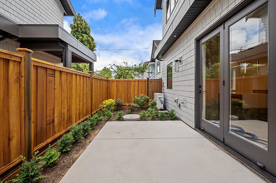 2- 2547 E 2nd Avenue Vancouver, BC - 20