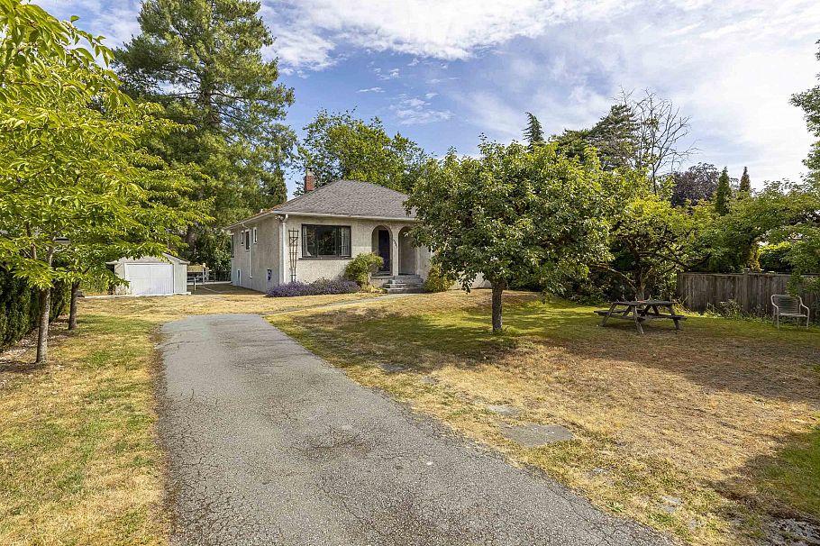 4691 W 5th Avenue Vancouver, BC - 6