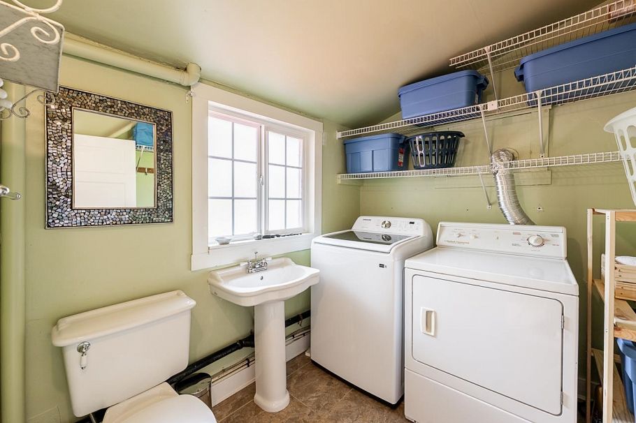264 W Queens Road North Vancouver, BC - 12