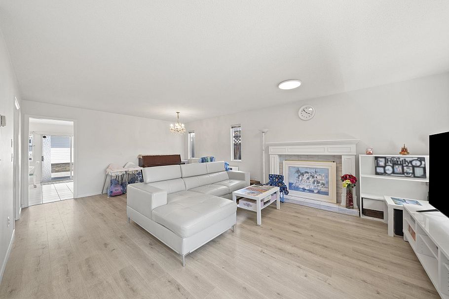 1855 E 53rd Avenue Vancouver, BC - 3