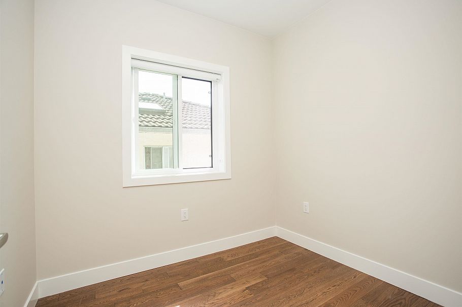 2028 E 42nd Avenue Vancouver, BC - 10