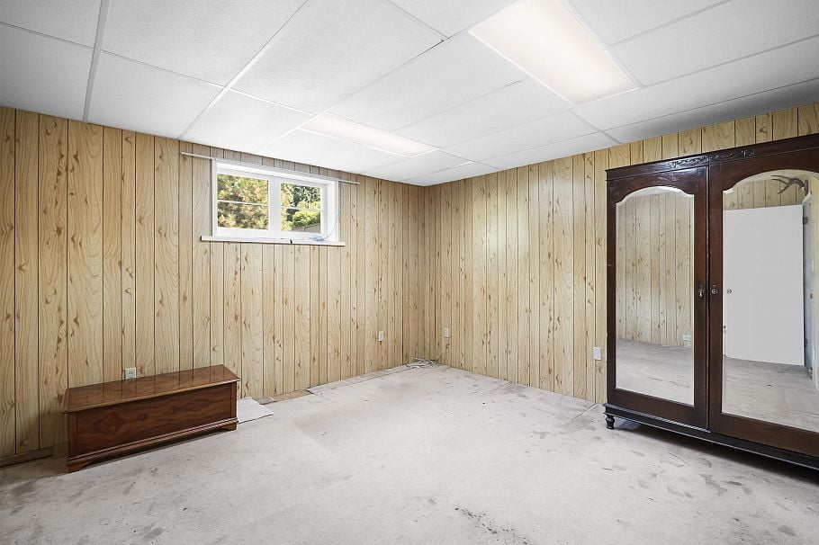 1116 W 20th Street North Vancouver, BC - 25