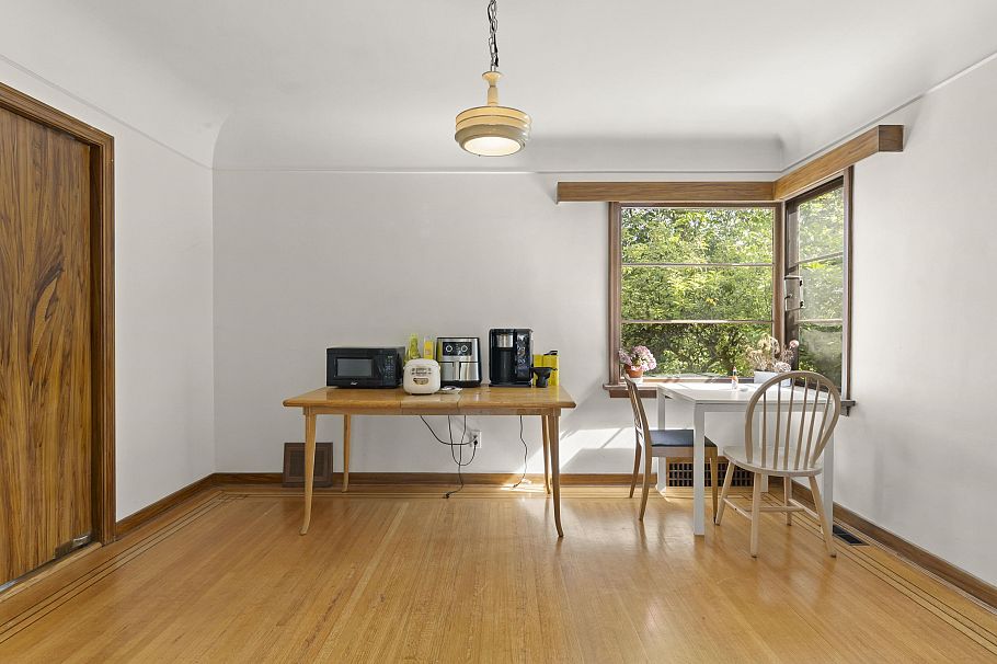 4691 W 5th Avenue Vancouver, BC - 11