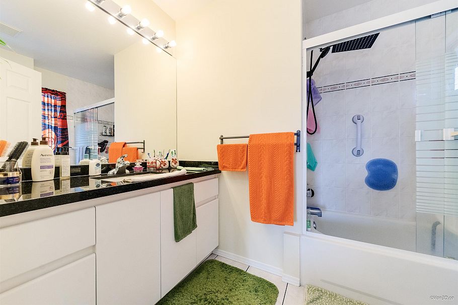 215 W 18th Street North Vancouver, BC - 15