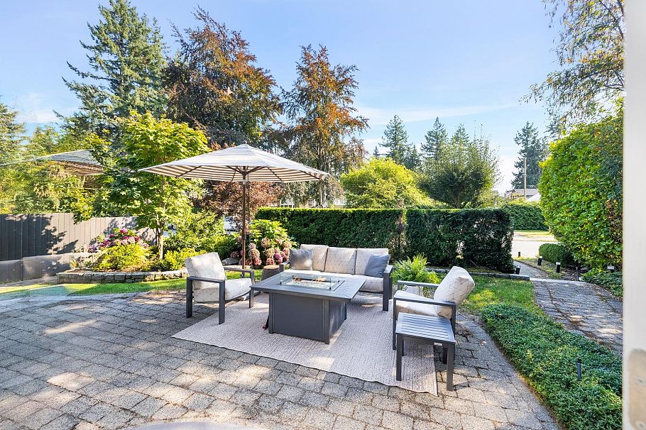 1018 W 19th Street North Vancouver, BC - 27