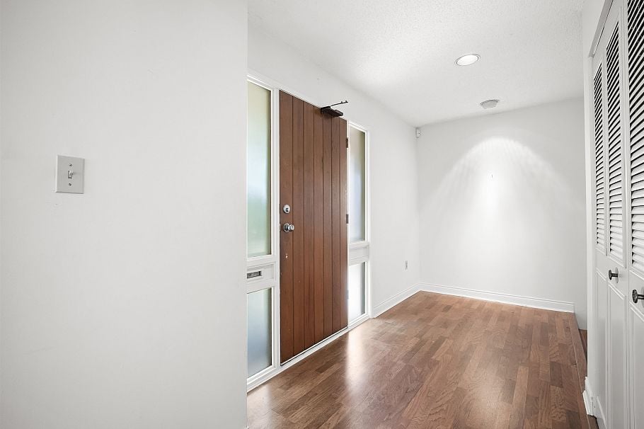 1116 W 20th Street North Vancouver, BC - 6