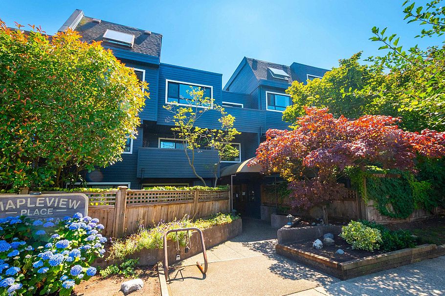 207 1990 W 6th Avenue Vancouver, BC - 2