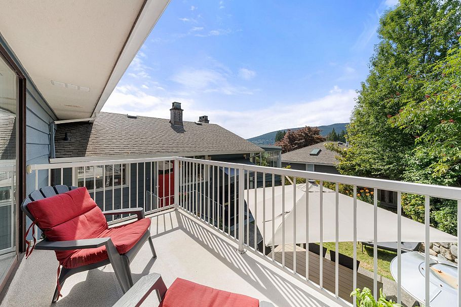 674 Blueridge Avenue North Vancouver, BC - 30