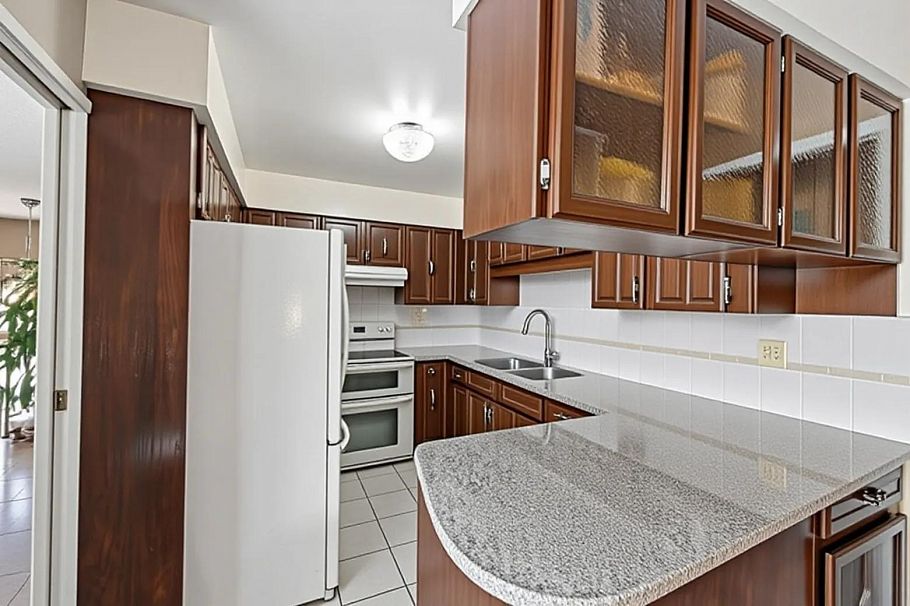 2095 E 31st Avenue Vancouver, BC - 8