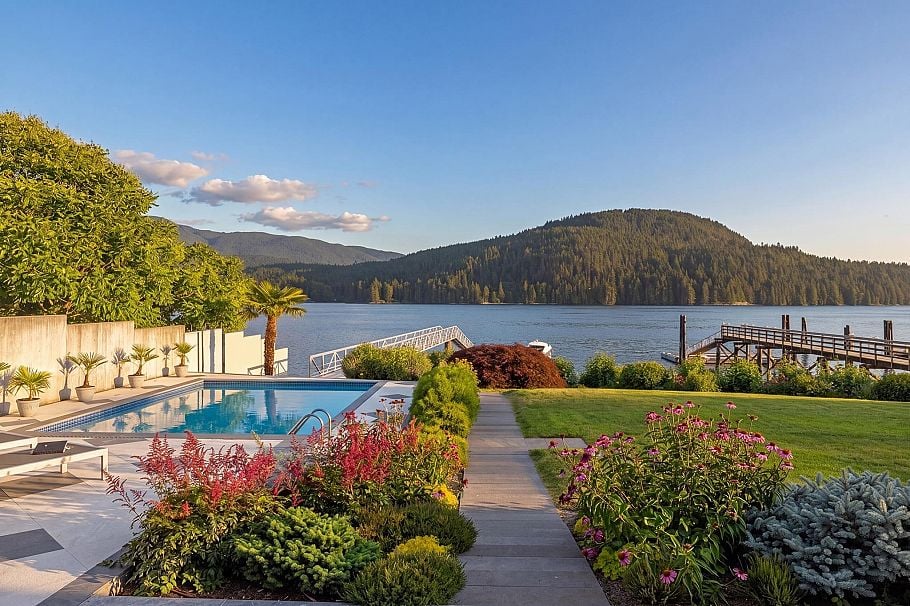 588 Lowry Lane North Vancouver, BC - 2