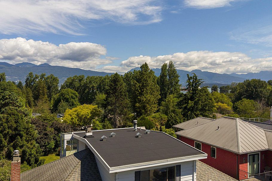 4355 W 3rd Avenue Vancouver, BC - 35