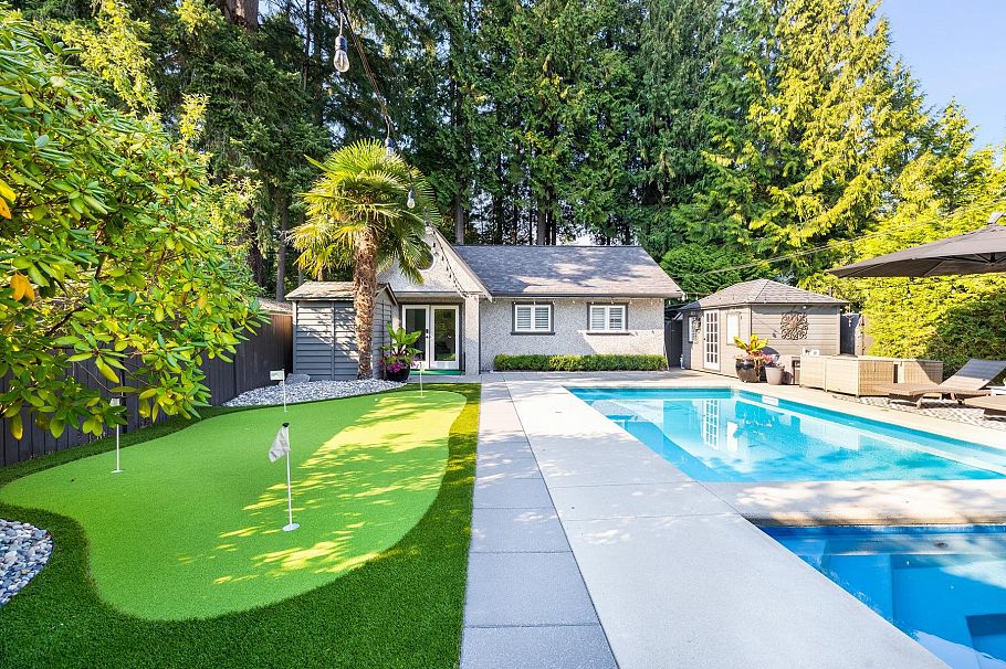 1018 W 19th Street North Vancouver, BC - 30