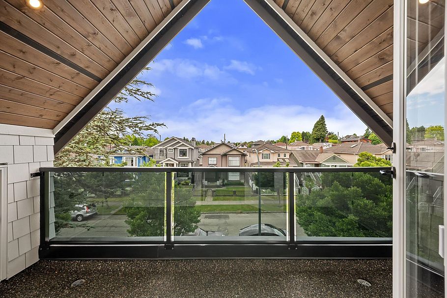 1- 2547 E 2nd Avenue Vancouver, BC - 30