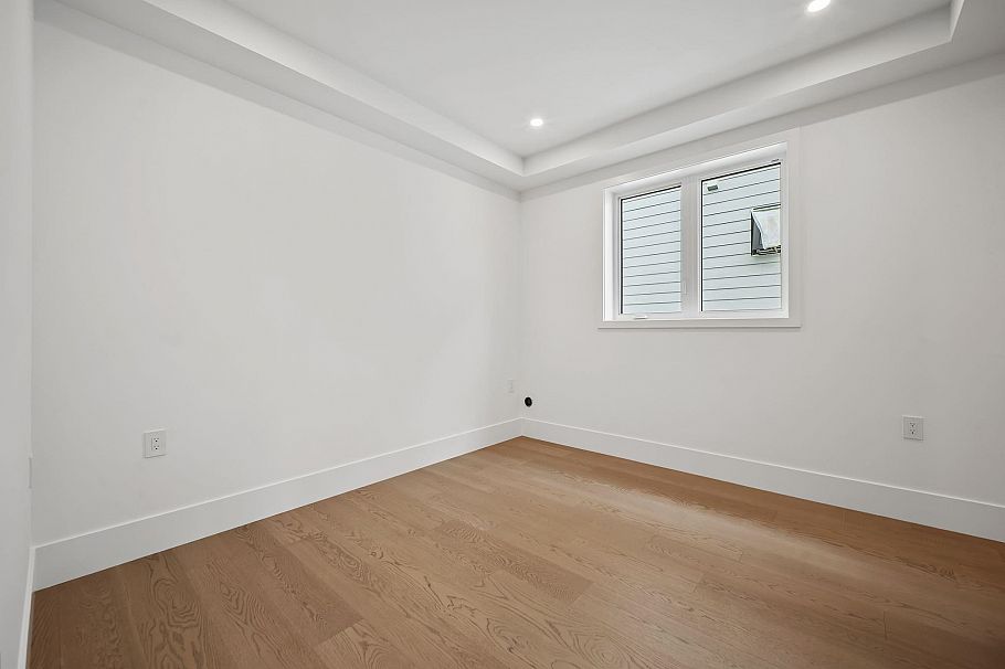 2- 2547 E 2nd Avenue Vancouver, BC - 22