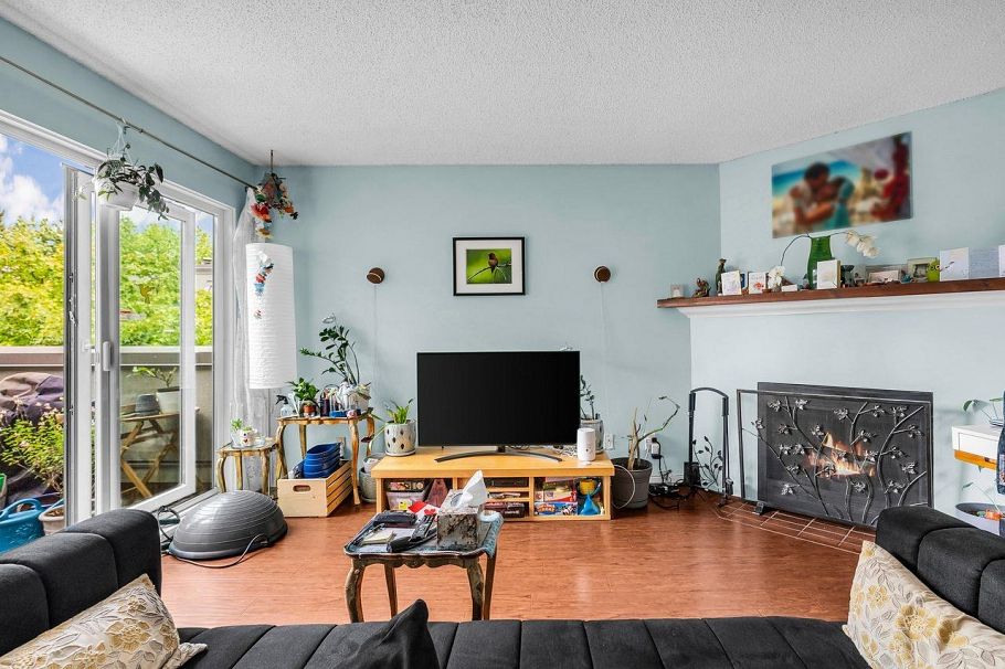1330 W 7th Avenue Vancouver, BC - 17