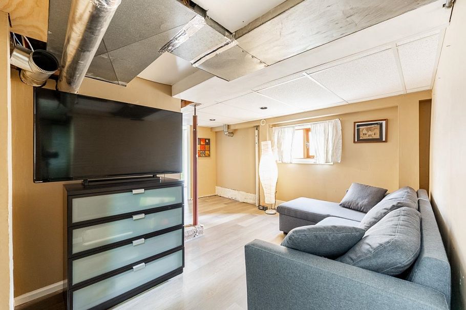 264 W Queens Road North Vancouver, BC - 26