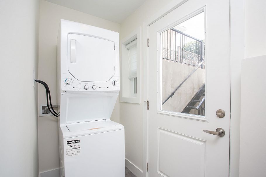 2028 E 42nd Avenue Vancouver, BC - 22